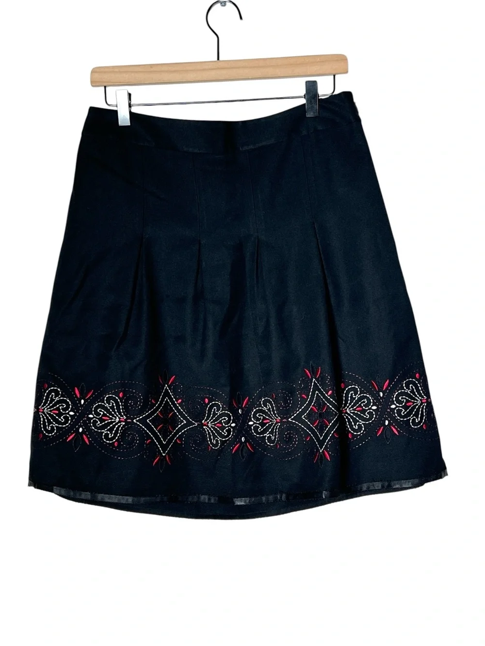 Loft black pleated A line skirt size 6 petite 6P B100